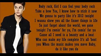 Riproduci 0w justin bieber feat. nicki minaj - montaggio video di bellezza e ritmo (testi).