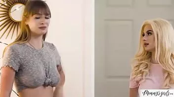 play Mommysgirlz.com - belle-mère aux gros seins trio intéressant qui inclut sa belle-fille