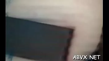 play Gadis yang mempesona harus bermain dengan penis palsunya yang baru
