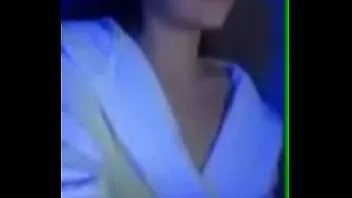 Abspielen Russisches Mädchen zieht sich nach der Dusche auf Ameporn aus
