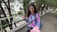 চালান স্ট্রিট পিকআপ রুক্ষ হয়ে যায়: কিশোরের চশমা কামতে লেপযুক্ত হয়ে যায়