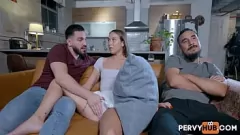 play Il regno di viola adolescenti petite diventa duro in POV Date Night