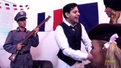 play Çift Penetrasyon Çılgınlığı: MILF ve onun azgın arkadaşları çoraplarda
