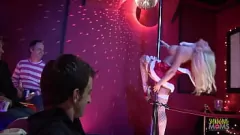 Riproduci Extravaganza anale di Natale: milfs strip club in gruppo follia sessuale
