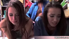Riproduci Ladri adolescenti brunetta catturati dalla telecamera - rubate e succhiamento