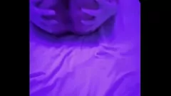 再生 角質のアマチュアの少女は、ジューシーなペニスを切望し、噴出します