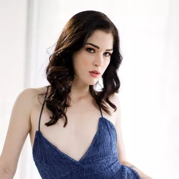 قناة Evelyn Claire